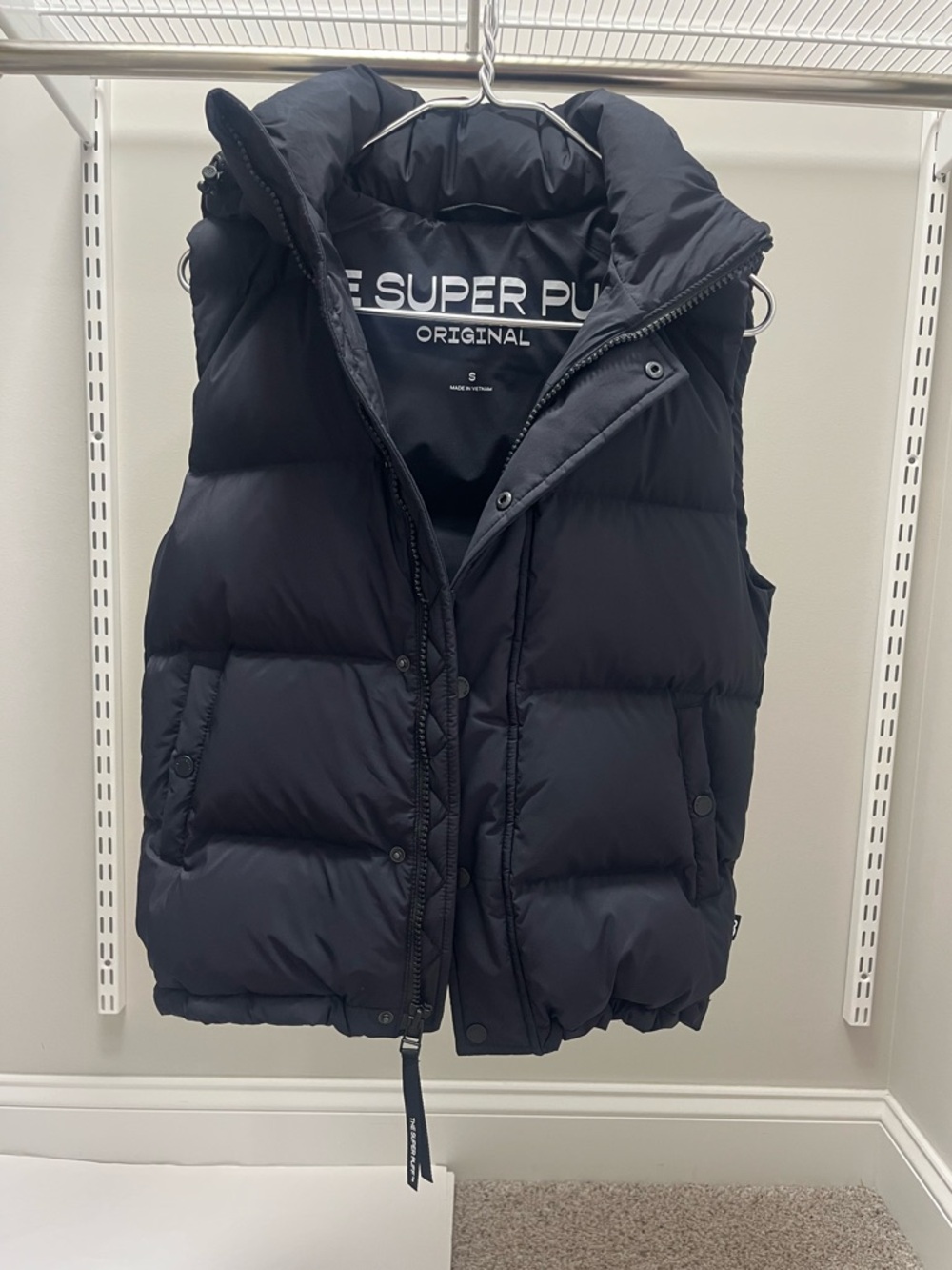 Aritzia The Super Puff” Original Deep Black Puffer Vest